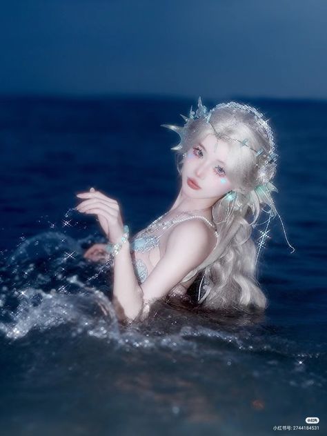 Mermaid Core Photoshoot, Mermaid Princess Aesthetic, Water Pose Reference, Mermaid Hair Aesthetic, Mermaid Pose Reference, Mermaid Photoshoot, Bling Makeup, Mermaid Pose, Mermaid Cosplay