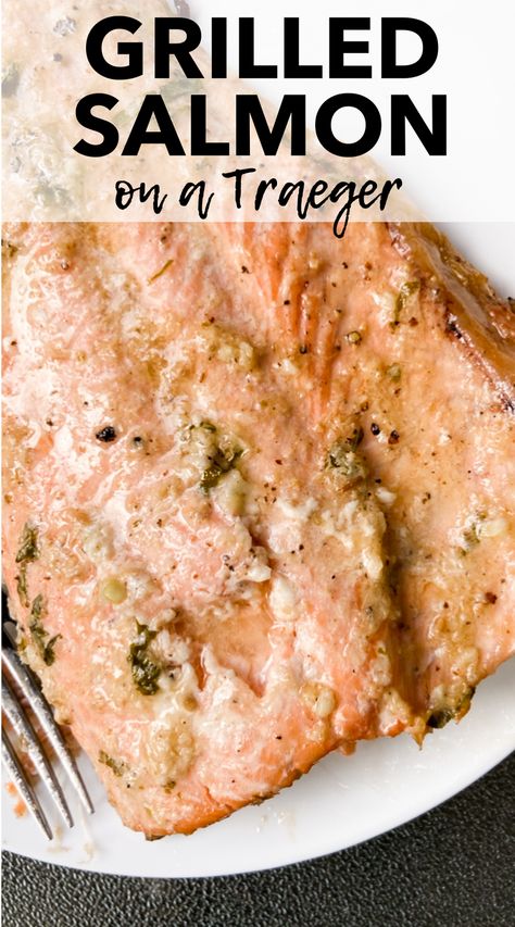 Traeger Salmon, Cooking Salmon Fillet, Grilled Salmon Recipe, Gluten Free Salmon, Traeger Grill Recipes, Salmon Filets, Pesto Salmon, Grilled Salmon Recipes, Pan Kitchen