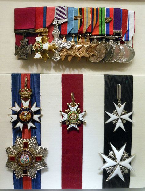 British Medals, Victoria Cross, Star Trek Uniforms, Cross Medal, British Armed Forces, Military Medals, Medallion Design, Military Art, Royal Navy