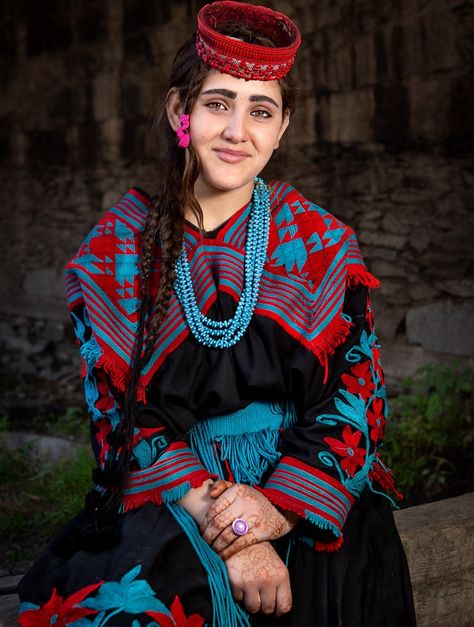 Bamburet valley, Pakistan Kalash Valley, Traditional Attire, Feminine Beauty, Asian Outfits, Traditional Clothing, Pakistani Outfits, Ancient Egypt, Traditional Outfits, Desi