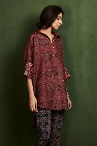 Linen Style Fashion, Embroidered Cuffs, Print Shirts Women, Kaftan Designs, Silk Kurti, Designer Kurti Patterns, Beautiful Casual Dresses, Printed Kurti, Indian Designer Outfits