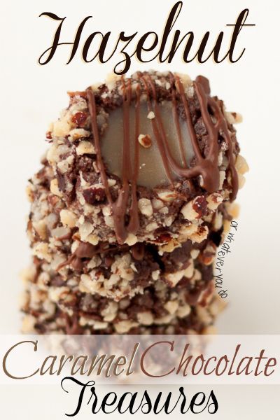 These Chocolate Hazelnut Caramel Treasures look much more complicated than they actually are, and they taste amazing. Hazelnut Dessert, All Food Recipes, Hazelnut Recipes, Hazelnut Cookies, Caramel Chocolate, Thumbprint Cookies, Chocolate Caramels, Chocolate Caramel, All Food