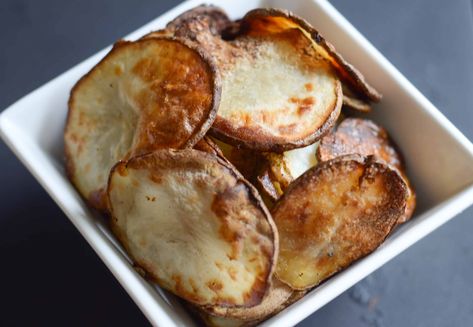 Air Fryer Potato Chips Recipe Slow Cooker Ham Soup, Air Fryer Potato Chips, Potato Chips Recipe, Air Fryer Potato, Baked Potato Chips, Potato Chip Recipes, Air Fry Recipes, How To Cook Fish, Soup Recipes Slow Cooker