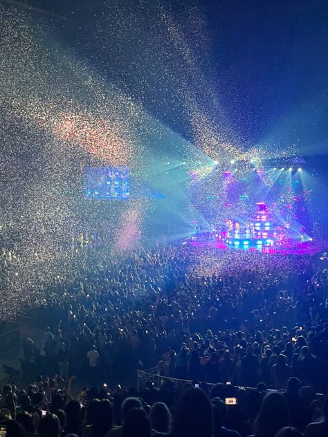 Kansas City, MO. July 30th, 2022. “your heart calling feels like confetti falling down down down.” Head In The Clouds Concert, Falling In Reverse Concert, Concert Confetti, Full Stadium Concert Aesthetic, Confetti Falling, Biggest Concert Crowd, Snow Falling, White Confetti, Big Time Rush