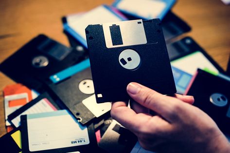 Things That Kids Today Will Never Know And Understand! - written by Azhar Alvi. Japanese Office, Generation Gap, Magnetic Tape, Travel Finds, Portable Solar Panels, Feel Good Stories, Floppy Disk, Just Give Up, Solar Panel System