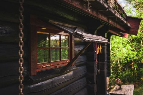 Norwegian House Interior, Old Cabin Interior, Nordic House Interior, Norwegian Interior Design, Toilet With Sink, Norwegian Cottage, Scandinavian Country Style, Nordic Cottage, Dry Cabin