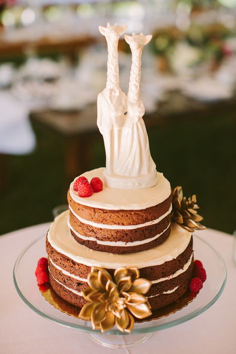 animal cake toppers - photo by Rebecca Arthurs https://ruffledblog.com/rhode-island-beach-wedding Giraffe Wedding, Fun Wedding Cake Toppers, Giraffe Couple, Rhode Island Beach, Island Beach Wedding, Giraffe Cake, Rhode Island Beaches, Couple Cake, Giraffe Cakes