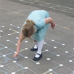 Asphalt Games, Playground Painting, Recess Games, Playground Activities, Outdoor Learning Spaces, Playground Games, Kids Indoor Playground, School Murals, Playset Outdoor