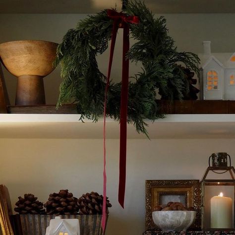 Hanna on Instagram: "Sharing a still of these shelves before my wreath completely dries out! I also recently swapped out the lampshade after being completely influenced by @_homeofvictoria @tkmaxxuk haul (she always finds the best things). It’s such a beautiful deep olive green colour and I must admit it’s love. Not bad for £15! #interiordesignideas #interiordesigninspiration #decemberstyle #shelfstyling #shelfie #shelfdecor #modernvintage #charityshopfinds #myseasonalstory #seasonalstyling #livemoremagic #Christmaswreath #evergreen #homemadewreath #wreathsofinstagram #wreathmaking #christmasdecor #christmas #christmasdecorideas #christmasinspo #christmasstyling #festivemood #festivedecor #christmasideas #Christmasstyle #holidaystyle #holidaydecor #seasonaldecor #seasonalhomedecor #home Christmas Wreaths On Cabinets, Wreaths On Windows Indoors, Christmas Window Decorations Indoor, Holly Decorations, Deep Olive Green, Minimalist Christmas Tree, Christmas Shoot, Christmas Window Decorations, Cottage Christmas