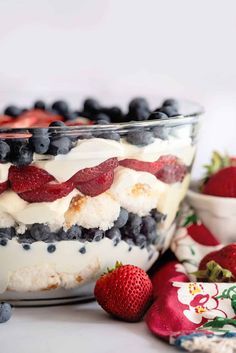 Berry Angel Food Cake, Punch Bowl Cake Recipe, Berry Tiramisu, Easy Trifle, Punch Bowl Cake, Trifle Cake, No Bake Cheesecake Filling, Strawberry Tiramisu, Cheesecake Trifle