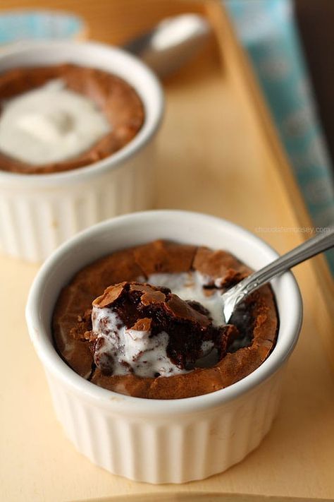 Deep Dish Hot Fudge Brownie Sundaes For Two from www.chocolatemoosey.com @chocolatemoosey Brownies For Two, Ramekin Dessert, Ramekin Recipe, Romantic Desserts, Ramekin Dishes, Brownie Sundae, Small Batch Baking, Fudge Brownie, Dessert For Two