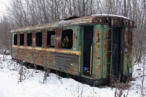 Train car Abandoned Train Station, Railroad Images, Old Abandoned Buildings, Australia History, Abandoned Train, Boat Pics, Abandoned Ships, Train Depot, Rail Car