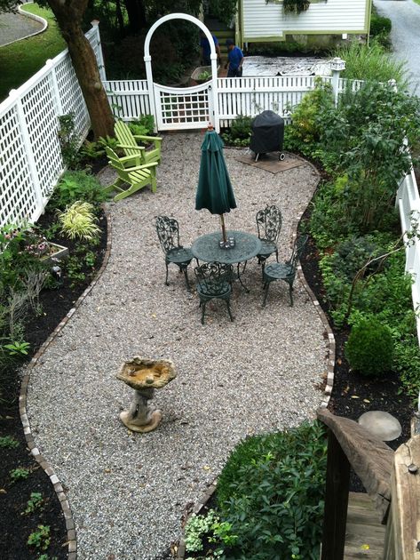 Backyard Gravel, Pea Gravel Garden, Pebble Patio, Stone Patios, Pea Gravel Patio, Gravel Landscaping, Backyard Seating Area, Gravel Patio, Stone Patio