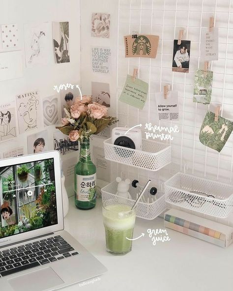 Desk Organisation, Desk Aesthetic, Diy Room Decor For Teens, Desk Layout, Deco Studio, Desk Inspo, Desk Inspiration, Pastel Room, College Dorm Decorations