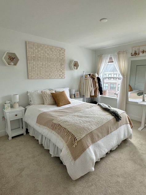 White bedroom decorating ideas! #bedroomideas wall decor above bed, bedroom ideas, bedroom inspo, bedroom decor, neutral bedroom decor. Decor Behind Bed Wall, Bed Against Wall Ideas, Bed Bedroom Ideas, Bedroom Decor Neutral, Bedroom Decor Above Bed, Couples Room, Above Bed Wall Decor, College Bedroom Decor, Costal Cowgirl