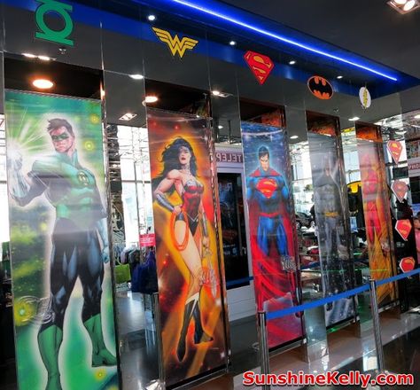 Comic Book Display, Concept Reference, Marvel Store, Expo Ideas, Indian Comics, Drink Shop, Comic Book Shop, Comic Book Store, Comic Store