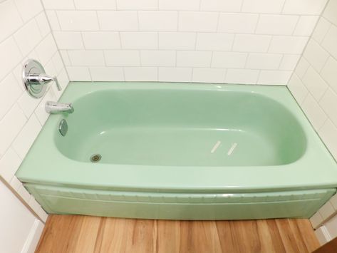 Green Bathroom Bathtub, Green Tub Bathroom Ideas, Green Bathtub Bathroom Ideas, Green Bath Tub, Green Bathtub, Square Tile Bathroom, Mint Green Bathroom, Vintage Tile Bathroom, Tubs Ideas