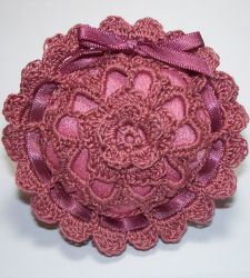 Grandma loved to crochet and make things with doilies. She would have loved this color, too, I think. Crochet Sachet, Crochet Pincushion, Lavender Crafts, Scented Sachets, Lavender Sachets, Crochet For Home, Crochet Basket, Fabric Paper, Scented Wax