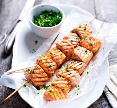 Perfect for summer barbeques or casual dining, these delicious Norwegian Salmon skewers are light and succulent and can be ready in just 15 minutes. Norwegian Salmon, Gremolata Recipe, Salmon Skewers, Kebab Skewers, Kabob Skewers, Salsa Ingredients, King Salmon, Fish Fry, Glazed Salmon