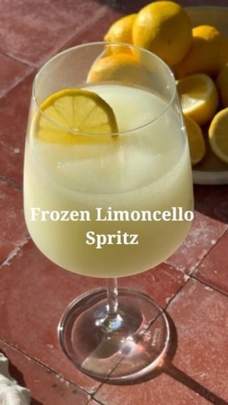 Limoncello Spritz, Spritz Recipe, Lemon Sorbet, Carbonated Drinks, Frozen Drinks, Lemon Slice, Summer Cocktails, Cocktail Recipes, Blending