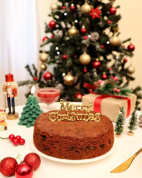 Cake For Christmas, Plum Cake, Flower Stencil, Product Photography, Photography Ideas, Food Photography, Plum, Merry Christmas, Cake