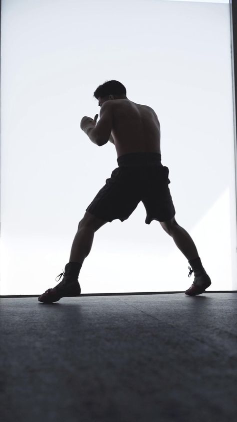 Man Shadowing Boxing Workout Videos Men, Martial Arts Videos, Kickboxing Workout Video, Boxing Workout Video, Shadow Boxing Workout, Boxing Men, Man Shadow, Boxing Workout Routine, Boxing Workout Beginner