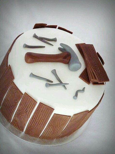 Wood worker cake Wood Cake Design, Carpenter Cake Ideas, Man Cakes, Construction Cake, 60th Birthday Cakes, Fathers Day Cake, Simple Cake Designs, Wood Cake, Tool Cake