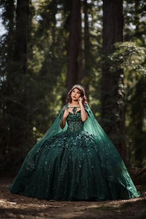 Stunning quinceanera in emerald green dress and cape for UC Davis Arboretum quince pre-event session in the woods captured by wedding and portrait photographer based in Sacramento CA 15 Dresses Quinceanera Green, Emerald Green 15 Dress, Emerald Green Quinceanera Dresses, Quinceanera Dresses Green, Emerald Green Quinceanera Theme, Green Quince Dress, Green Quinceanera Theme, Quince Pictures, Green Quinceanera Dresses