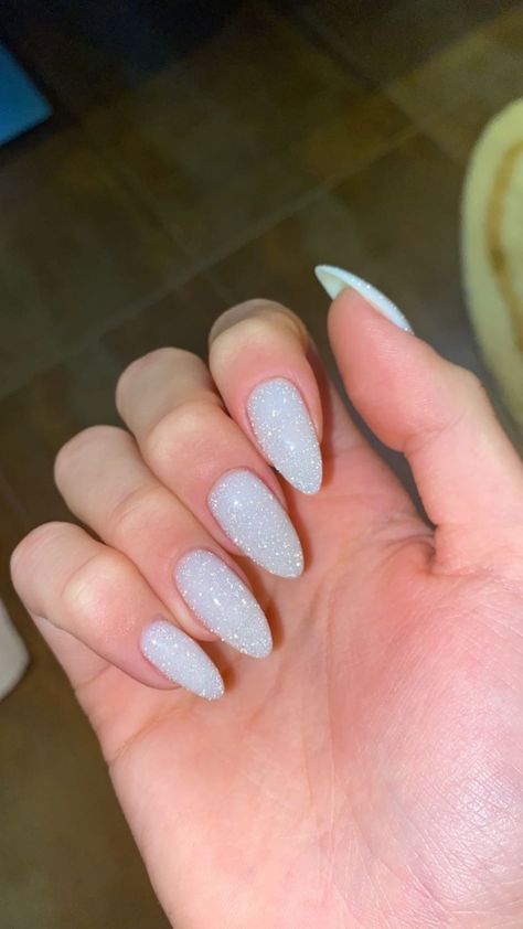 White Acrylics Nails, White Nails For Prom, Sparkly White Nails, Nails Inspiration Glitter, White Sparkly Nails, Simple Prom Nails, White Winter Nails, Nails For Prom, Glitter Gel Nail Designs