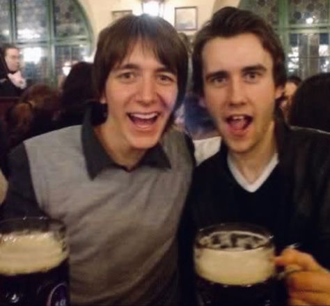 Had a fun last night with butter beer and my mate Neville Matthew Lewis Harry Potter, Glume Harry Potter, James Phelps, Matthew Lewis, Phelps Twins, Oliver Phelps, Fred And George Weasley, Neville Longbottom, Weasley Twins