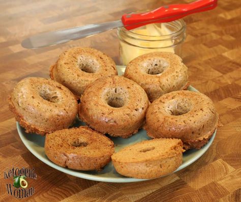 Carnivore Bagels Ketogenic Woman, Easy Yummy Breakfast, Bagels Recipe, Beef Gelatin, Keto Bagels, Tasty Breakfast, Classic Breakfast, Bagel Recipe, Pork Rinds