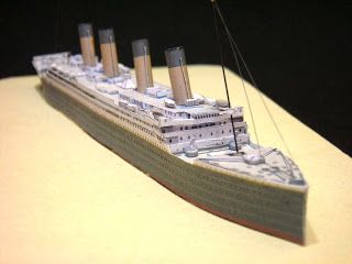 PaperJerry Modelismo a Escala en Papel: ¡TITANIC! Titanic Poster, Water Vehicles, Paper Boats, Origami And Kirigami, Mlp Comics, Paper Boat, Panama Canal, Rms Titanic, Junk Art