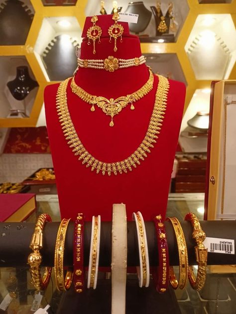 Bengali Gold Jewellery Necklaces, Bengali Jewellery Design, Bengali Bangles Gold, Bengali Bridal Jewellery Gold, Bengal Jewellery, Bengali Gold Jewellery, Bengali Jewellery, Gold Jewelry Ideas, Jewellery For Wedding