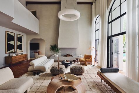 Palm Beach Spanish Revival by Sarah Sherman Samuel – Project Feature – The Local Project Sarah Sherman, Sarah Sherman Samuel, Spanish Villa, California Photos, Spanish Revival, Beautiful Interiors, Interior Architecture Design, Luxury Interior, Modern House Design