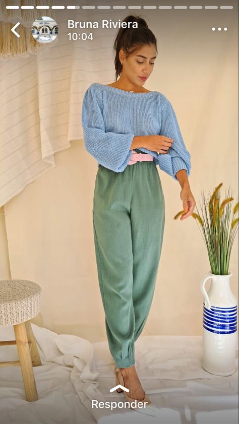 Green Trousers Outfit, Trousers Outfit Casual, Dressy Fashion Outfits, Pastel Pants, Green Pants Outfit, Pastel Outfit, Green Trousers, Wear Green, Winter Outfits For Work