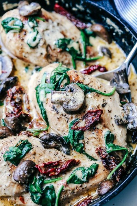 Chicken Mushroom Florentine, Skillet Creamy Chicken, Mushroom Florentine, Chicken Florentine Recipe, Creamy Chicken Mushroom, Florentine Recipe, Florentines Recipe, Creamy Tuscan Garlic Chicken, Creamy Mushroom Chicken