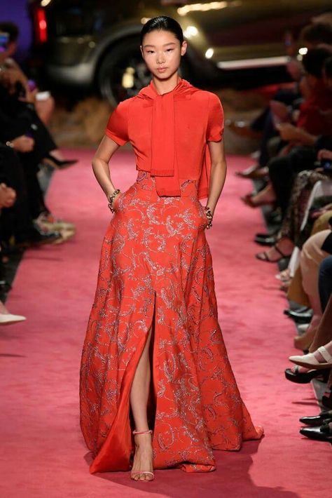 Brandon Maxwell Spring 2019 Best Fashion Outfits, Brandon Maxwell, Asian Outfits, Orange Dress, Fashion Mode, Best Fashion, Couture Fashion, Look Fashion, Classy Outfits