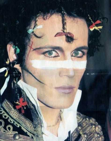 .Ahhhhh my love the eyes Ant Music, 80s Makeup, Adam Ant, Inspired Makeup, New Romantics, 80s Music, Club Kids, Music Mood, Post Punk