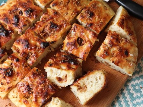 Airy and chewy focaccia gets crossed with buttery garlic bread in this easy no-knead recipe. Garlic Focaccia, Roasted Garlic Cloves, Knead Bread Recipe, Focaccia Recipe, No Knead Bread, Serious Eats, Instant Yeast, Garlic Butter, Roasted Garlic