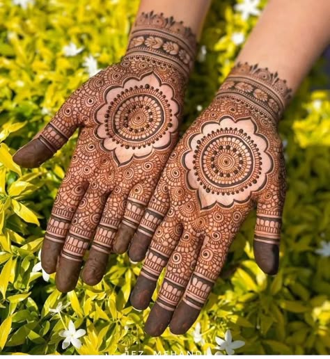 Front Hand Simple Mehndi Designs, Front Hand Simple Mehndi, Tattoo Mehndi Design, Mehndi Bridal, Tattoo Mehndi, Mehandhi Designs, Simple Mehendi, Mehndi Design Simple, Zodiac Sign Aries