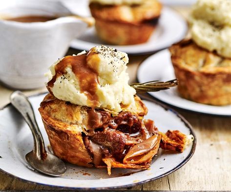 You can't go past a good meat pie and these lamb and rosemary individual pies are no exception. Topped with gravy and mashed potato, they're just perfect! Individual Pie Recipes, Mini Pies Recipes, Pies For Dinner, Food Truck Desserts, Beef And Mushroom Pie, Salmon Pie, Lamb Pie, Back Garden Landscaping, Aussie Recipes