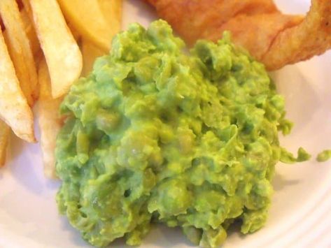 Irish Cooking, Hp Sauce, Irish Recipes Traditional, Roast Lamb Leg, Mushy Peas, Peas Recipe, Uk Recipes, American Mom, Pea Recipes