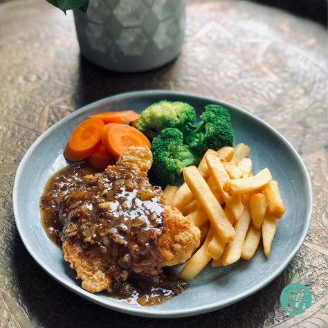 Black Pepper Chicken Chop Chicken Chop Recipe, Everything Chicken, Chicken Chops, Nasi Goreng Recipe, Chicken Chop, Black Pepper Chicken, Chicken Pita, Everything Black, Gravy Ingredients