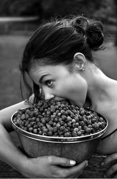 Blueberry Season, Ashley Judd, Foto Art, Black White Photos, White Photography, Black And White Photography, Photo Inspiration, Photography Inspiration, Dog Food Recipes