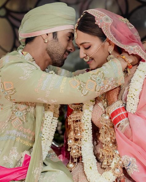 We were just waiting for these pictures only!! Bollywood Actor @pulkitsamrat and @kriti.kharbanda just tied the knot in an Intimate Wedding Ceremony!! ♥️😊 Heartiest Congratulations to both of you for your New Beginnings... ☺️ Photography by @thehouseontheclouds Wedding Planned by @innoceptstudio Decor by @floriaindia Florals by @floriaindia Production by @thedesignatelierweddings Kriti Styled by @stylebyami Pulkit Styled by @theanisha Photobooth Experiences @luxurygraphers Wedding Ven... Indian Wedding Photos Couple, Wedding Photo Poses Couple Pictures, Wedding Poses For Bride, Wedding Photography India, Lehenga Bollywood, Indian Wedding Pictures, Photoshoot Dresses, Latest Bridal Lehenga, Indian Wedding Photography Couples