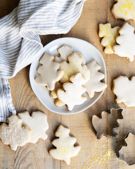 Maple Sugar Cookies - Best Christmas Desserts 2024 Cookies, Cookie Flavours, Maple Sugar Cookies, Drop Sugar Cookies, Cut Out Cookie, Cookie Brownies, Cut Out Sugar Cookies, Maple Recipes, Crumble Cookies