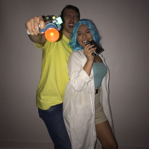 Couple Customes Halloween 2022, Aesthetic Couple Costumes For Halloween, Couples Costumes Cartoon, Rick And Morty Couple Costumes, Rick Costume Female, Anime Couple Costumes For Halloween, Anime Halloween Costume Couple, Anime Couple Halloween Costumes, Cartoon Couple Costumes