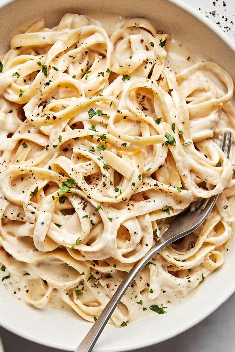 Fettuccini Sauce Recipe, Authentic Alfredo Sauce, Parmesan Pasta Sauce, Best Alfredo Sauce Recipe, Homemade Alfredo Sauce Recipe, Pasta Sauce Recipes Easy, Classic Alfredo Sauce, Alfredo Recipes, Fettucini Alfredo