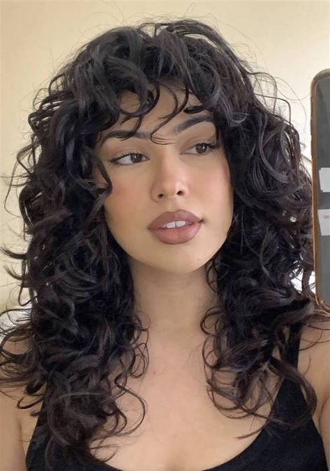 Long Curly Haircuts, Natural Curly Hair Cuts, Layered Haircuts With Bangs, Layered Hair With Bangs, Layered Curly Hair, Curly Hair Photos, Haircuts For Wavy Hair, Hairdos For Curly Hair, Haircuts For Curly Hair