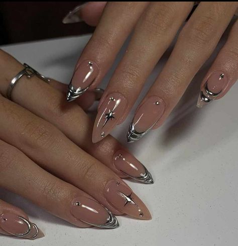 Y2k Nails Chrome, Silver Nails Short, Short Almond Nails French Tip, Sliver Nails, Chrome Nail Designs, Nails With Silver, Press On, Short Almond Nails, Nails Silver